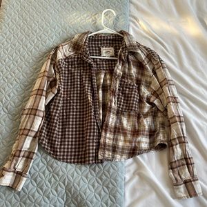 American Eagle Plaid Cropped Long Sleeve Shirt